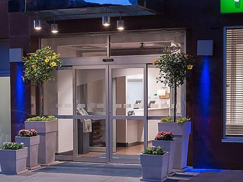 Holiday Inn Express - Times Square By Ihg Ню Йорк Екстериор снимка