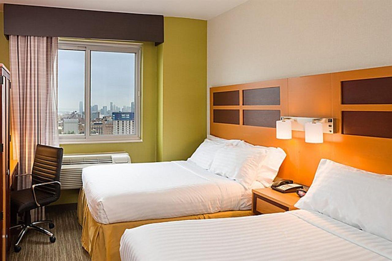 Holiday Inn Express - Times Square By Ihg Ню Йорк Екстериор снимка