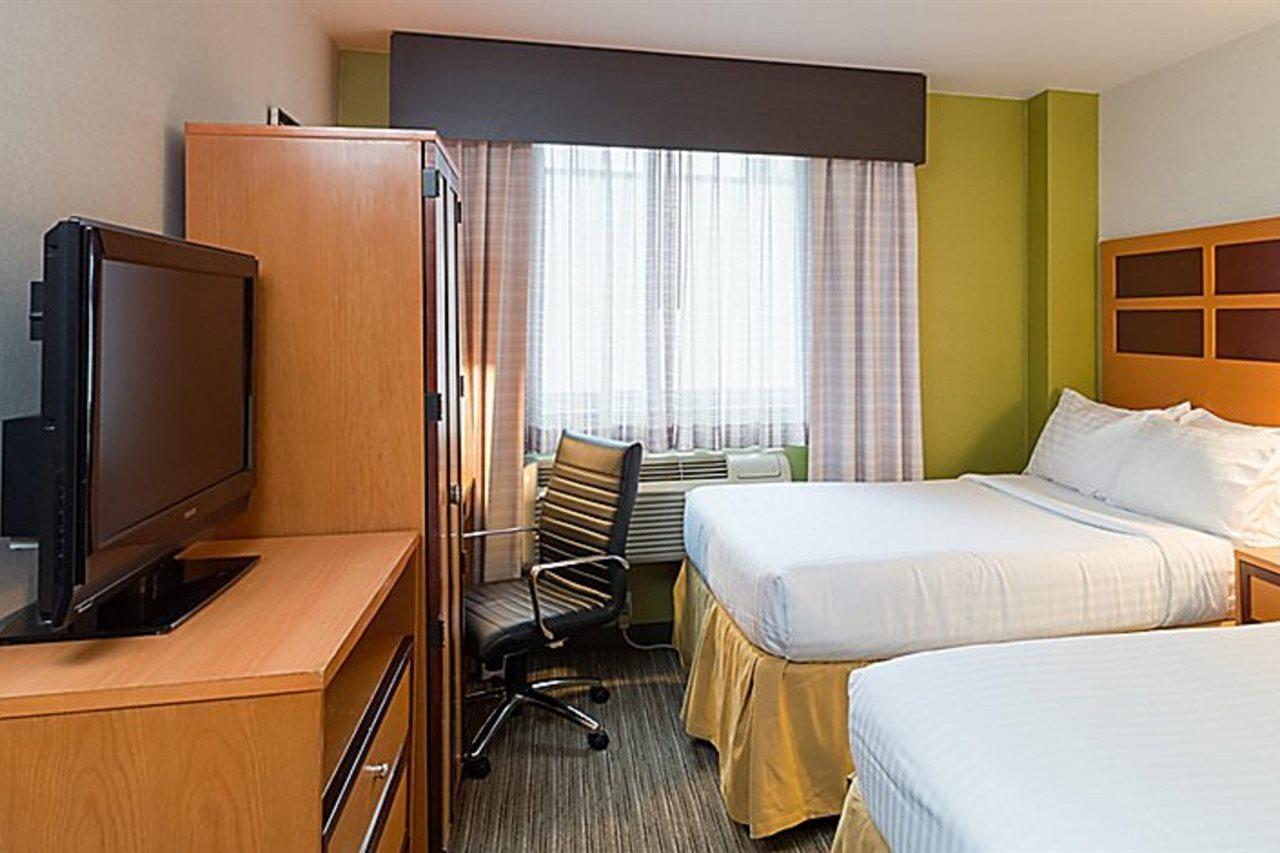 Holiday Inn Express - Times Square By Ihg Ню Йорк Екстериор снимка