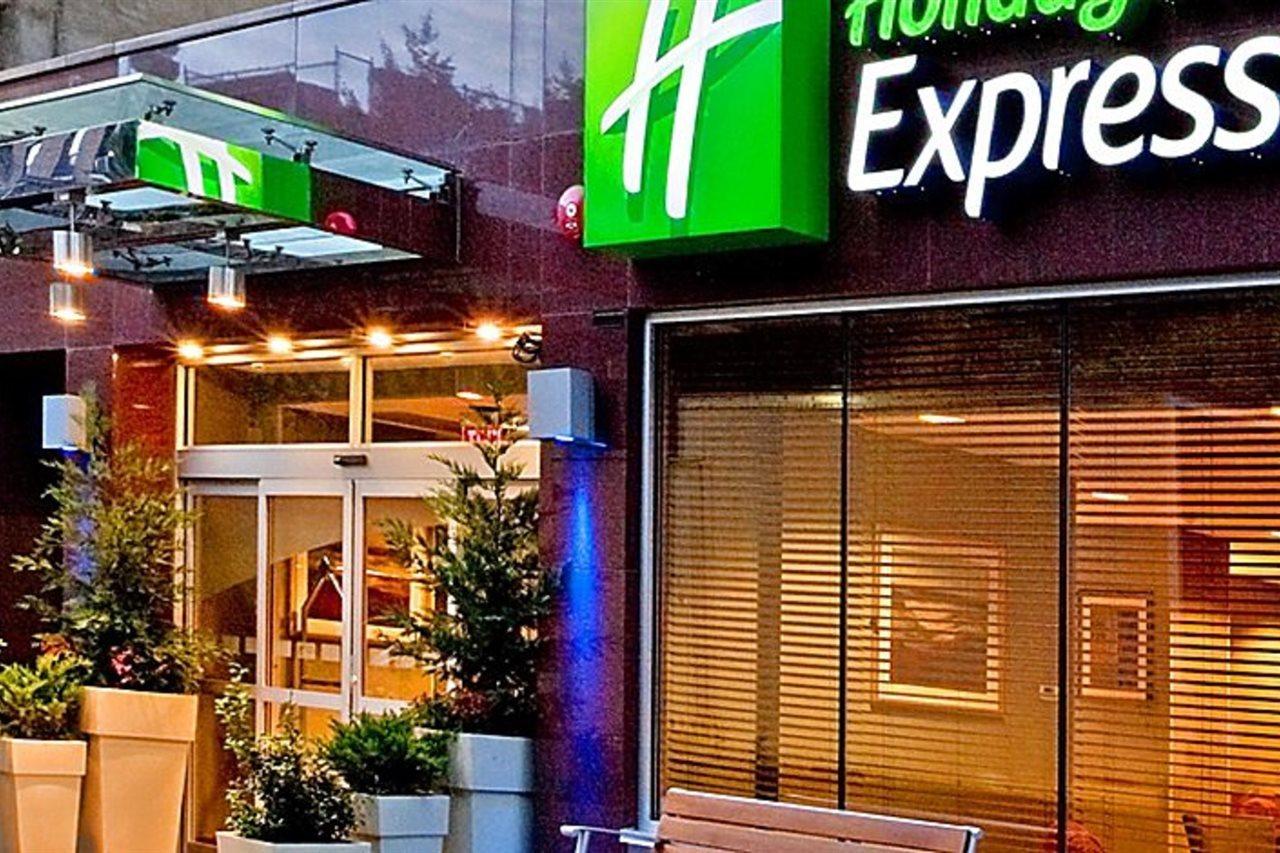 Holiday Inn Express - Times Square By Ihg Ню Йорк Екстериор снимка