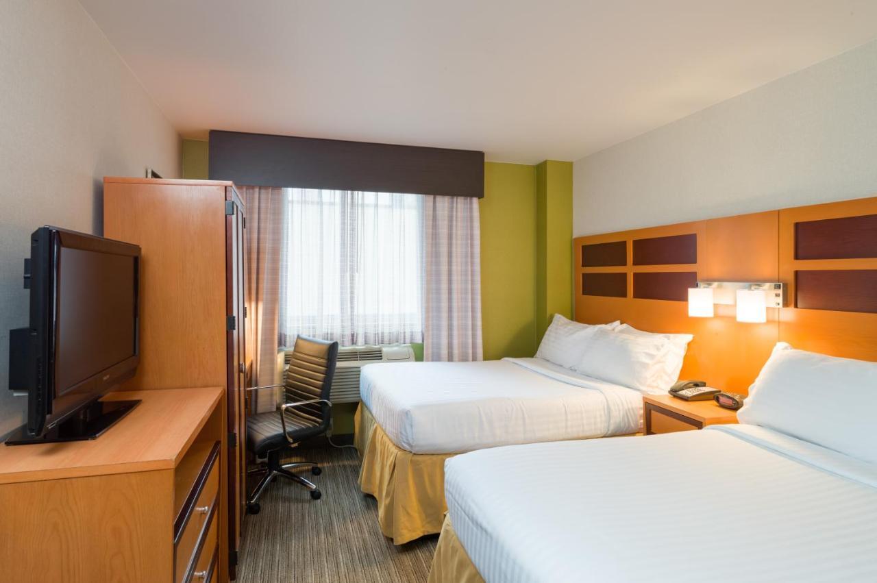 Holiday Inn Express - Times Square By Ihg Ню Йорк Екстериор снимка