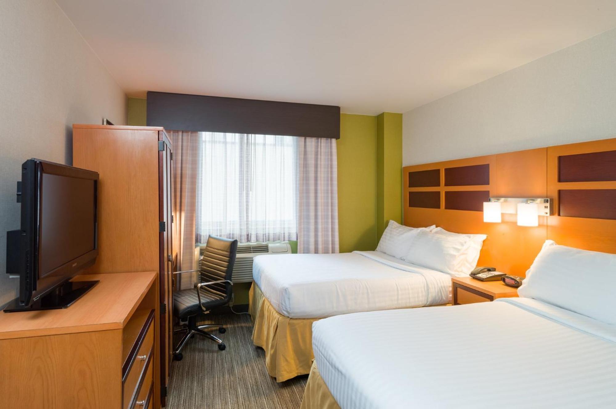 Holiday Inn Express - Times Square By Ihg Ню Йорк Екстериор снимка
