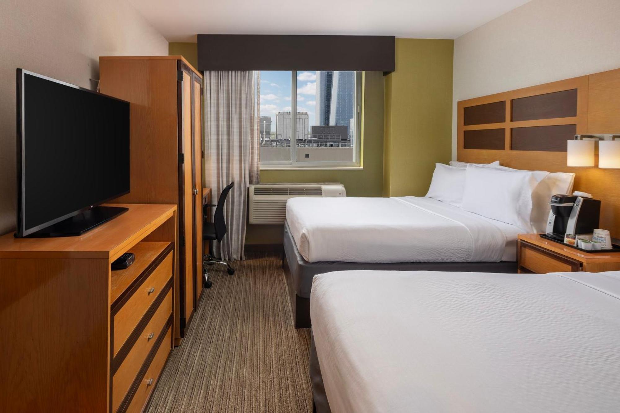 Holiday Inn Express - Times Square By Ihg Ню Йорк Екстериор снимка