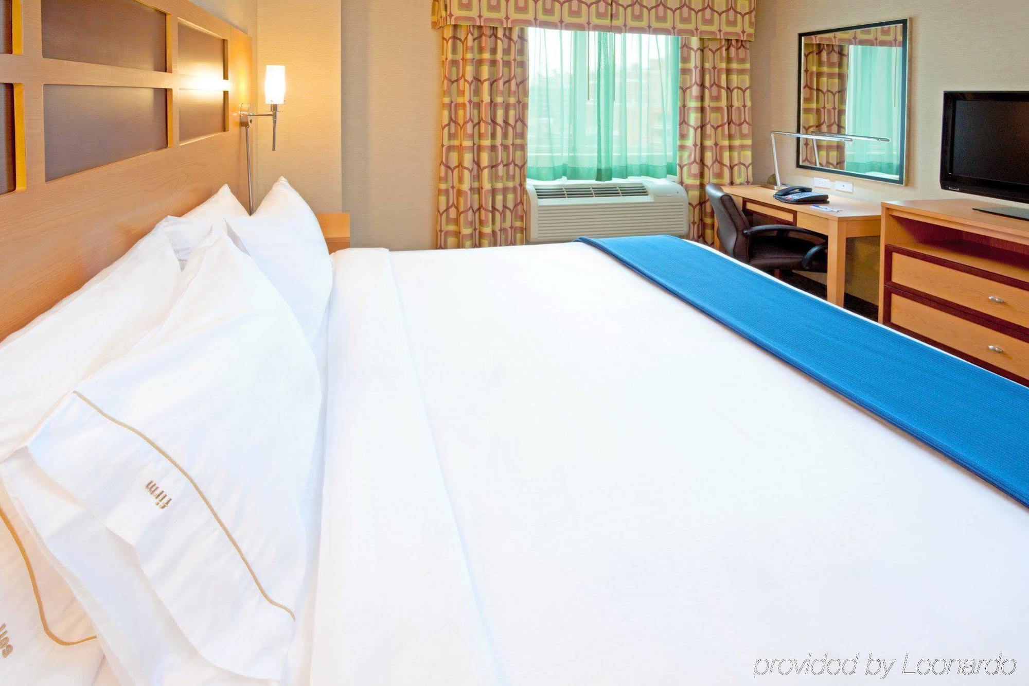Holiday Inn Express - Times Square By Ihg Ню Йорк Стая снимка