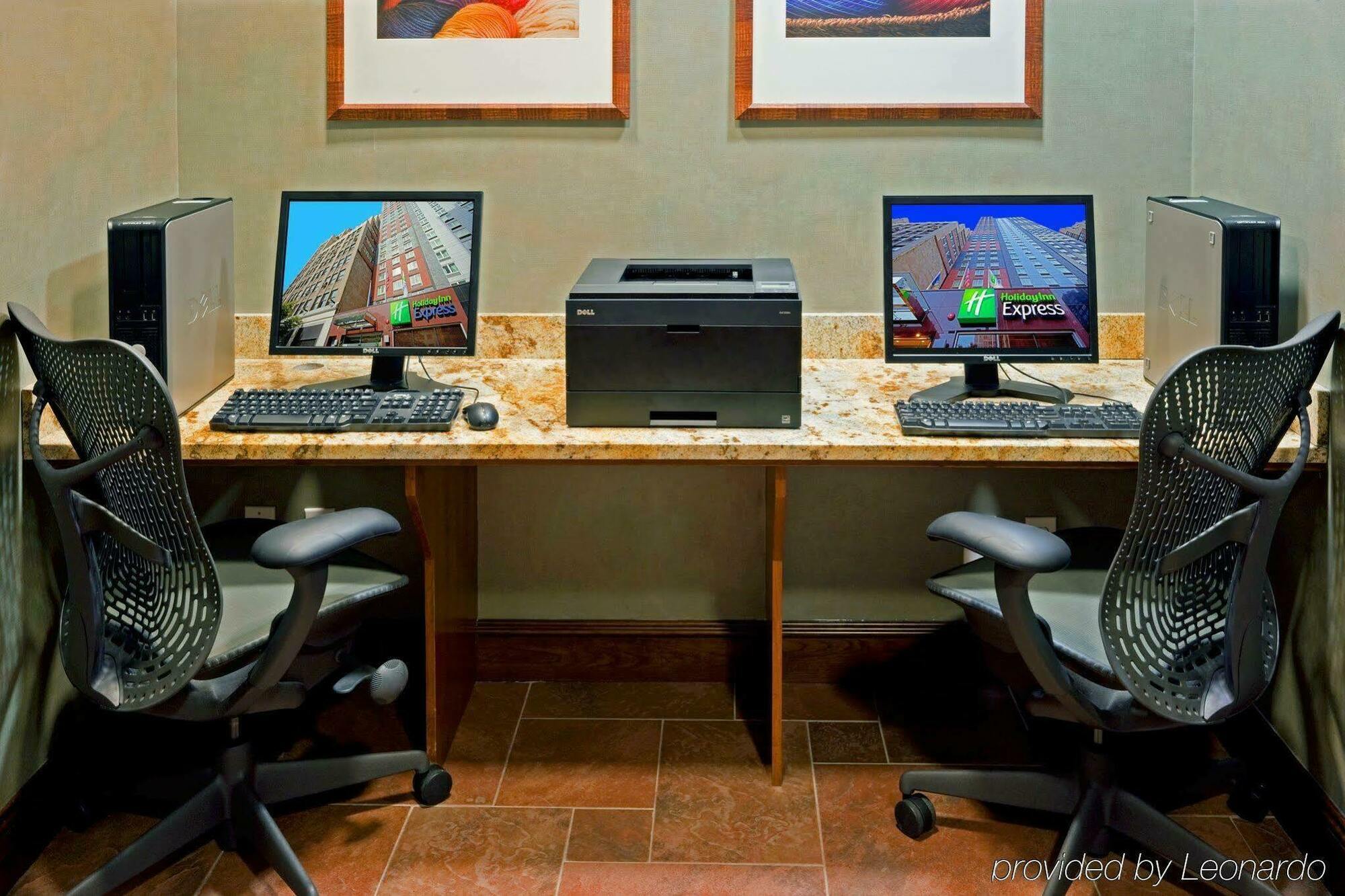 Holiday Inn Express - Times Square By Ihg Ню Йорк Екстериор снимка
